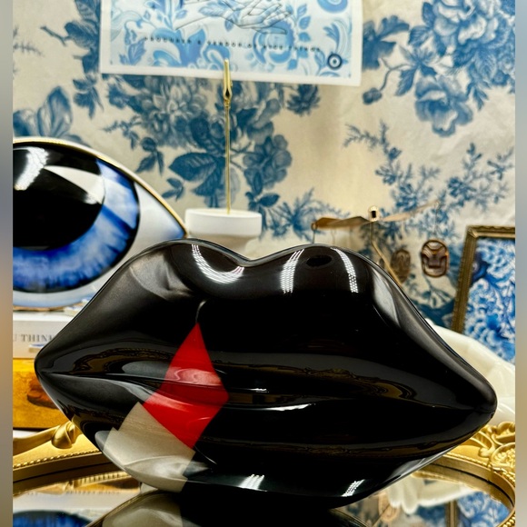 🆕 LULU GUINNESS 🧿 NWOT RARE "Paint the Town (in) Red" Lipstick Lips Clutch - Picture 4 of 14